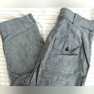 Banana republic pants size 6 in great like new condition.
